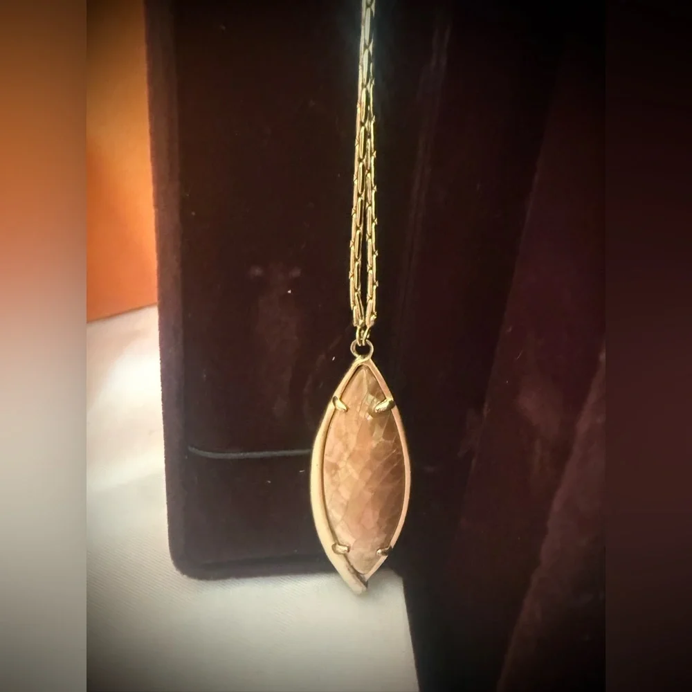 Kendra Scott Milla Mother of Pearl Gold Thick Sliding Necklace - Picture 3 of 5